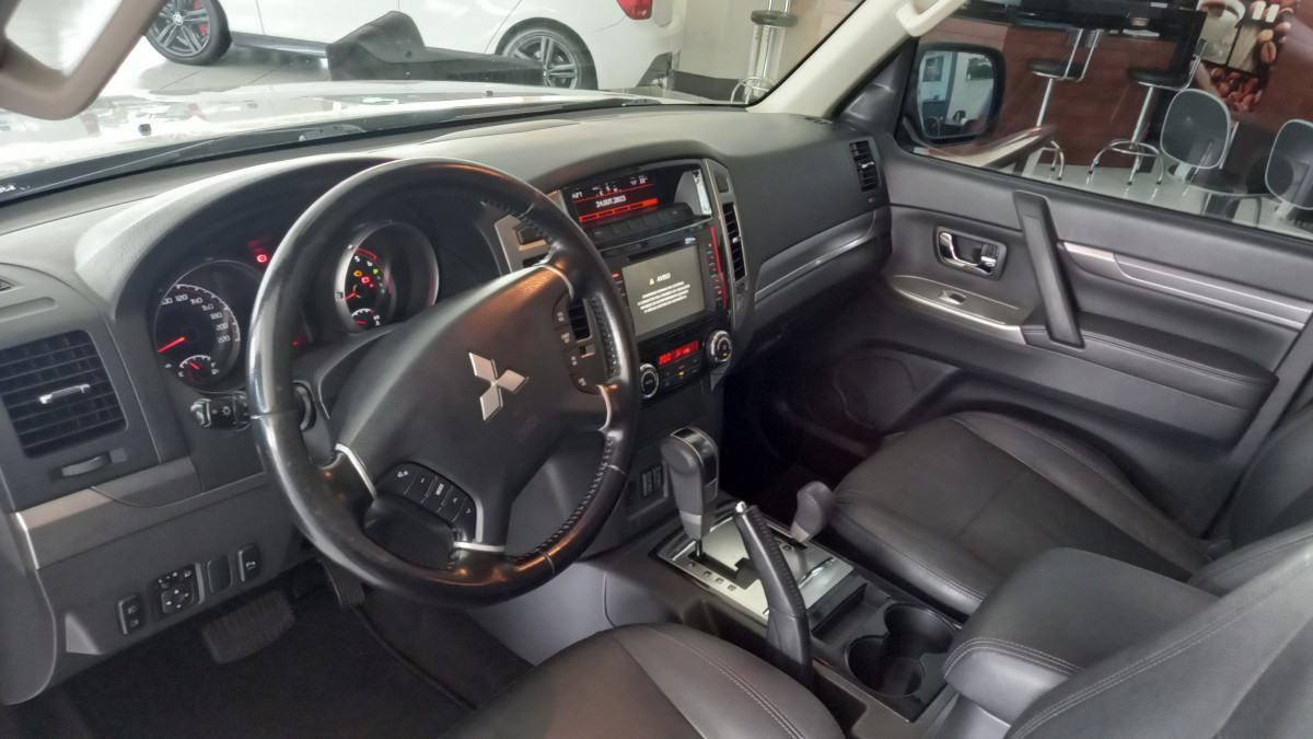 Mitsubishi Pajero HPE Full 3.2 4x4 T.I.Dies. 5p Aut 2016 Diesel-3