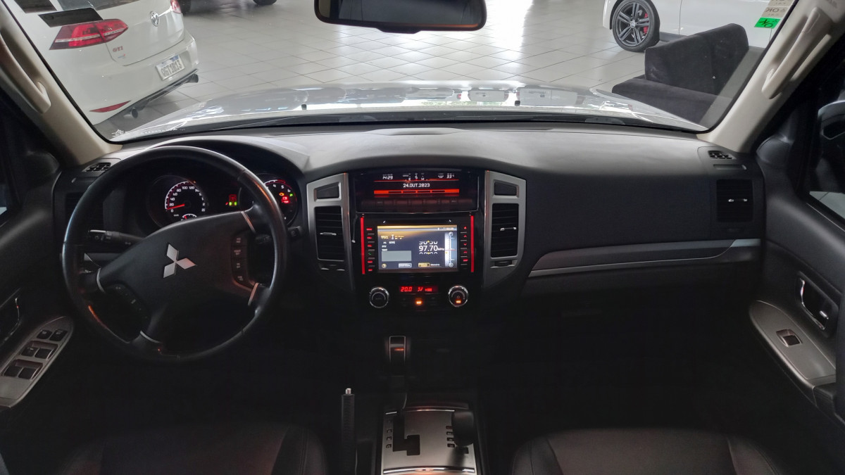 Mitsubishi Pajero HPE Full 3.2 4x4 T.I.Dies. 5p Aut 2016 Diesel-4