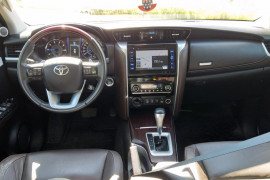 Toyota Hilux SW4 SRX 4x4 2.8 TDI 16V Dies. Aut. 2017 Diesel